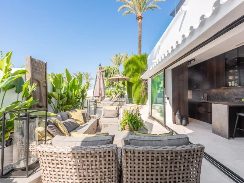 FRONT LINE BEACH BUNGALOW IN MARBELLA