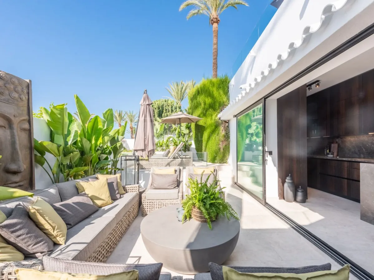 FRONT LINE BEACH BUNGALOW IN MARBELLA