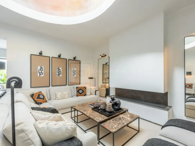 FRONT LINE BEACH BUNGALOW IN MARBELLA