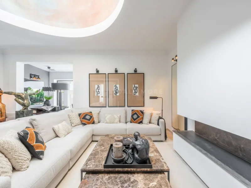 FRONT LINE BEACH BUNGALOW IN MARBELLA