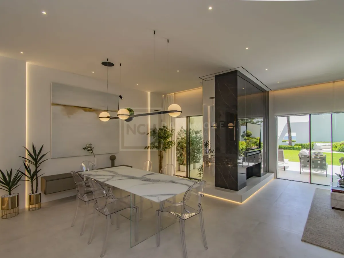 STUNNING 4 BEDROOM TOWNHOUSE LOCATED FRONT LINE BEACH IN MARBELLA