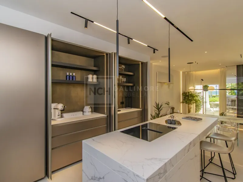 STUNNING 4 BEDROOM TOWNHOUSE LOCATED FRONT LINE BEACH IN MARBELLA