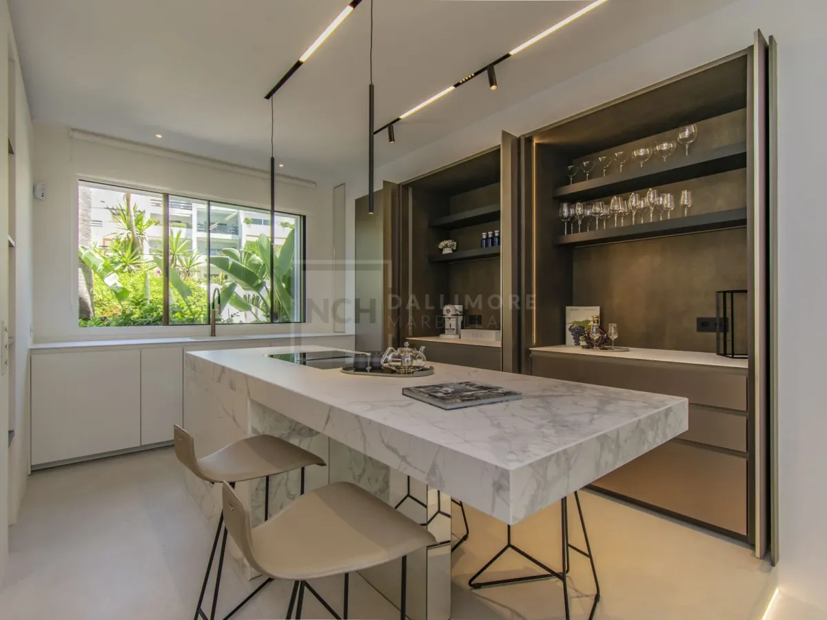 STUNNING 4 BEDROOM TOWNHOUSE LOCATED FRONT LINE BEACH IN MARBELLA