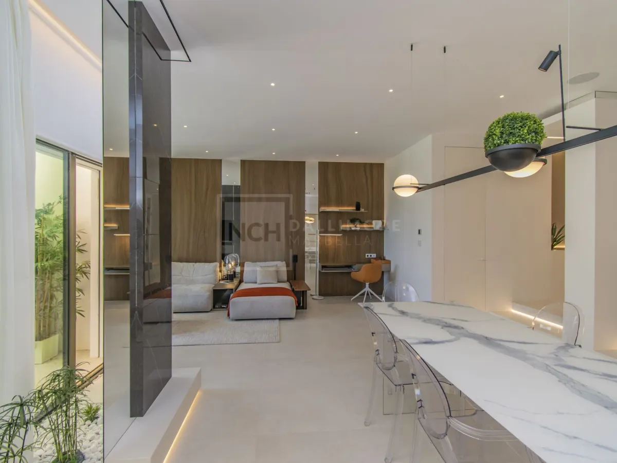 STUNNING 4 BEDROOM TOWNHOUSE LOCATED FRONT LINE BEACH IN MARBELLA