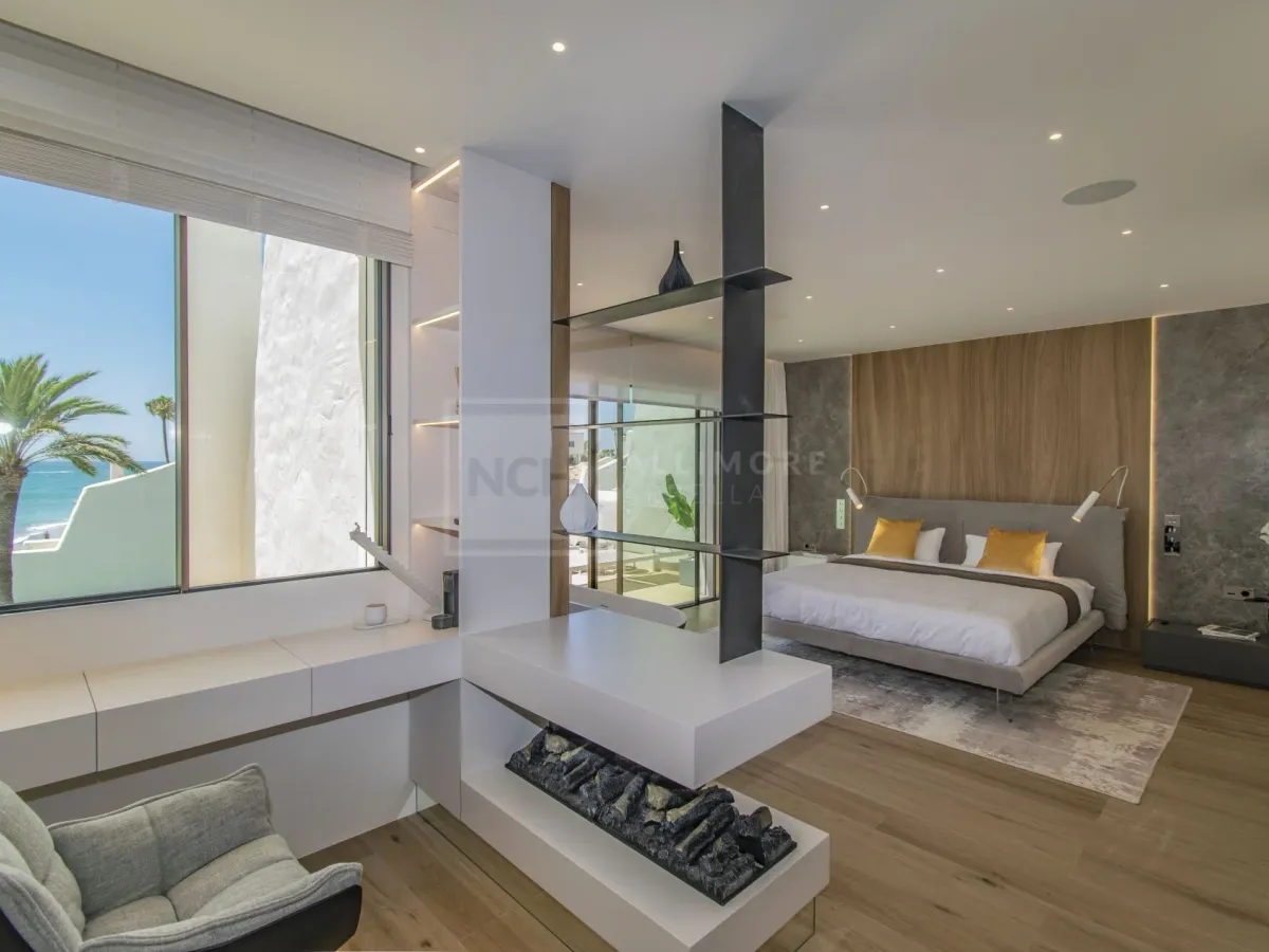 STUNNING 4 BEDROOM TOWNHOUSE LOCATED FRONT LINE BEACH IN MARBELLA