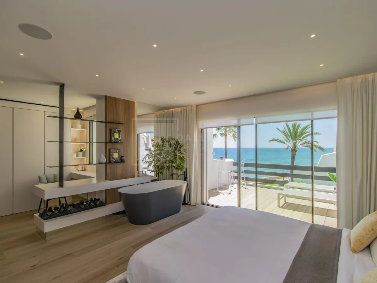 STUNNING 4 BEDROOM TOWNHOUSE LOCATED FRONT LINE BEACH IN MARBELLA