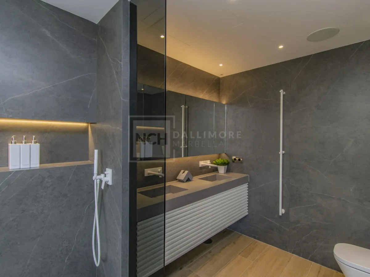 STUNNING 4 BEDROOM TOWNHOUSE LOCATED FRONT LINE BEACH IN MARBELLA