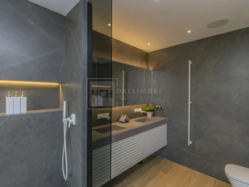 STUNNING 4 BEDROOM TOWNHOUSE LOCATED FRONT LINE BEACH IN MARBELLA