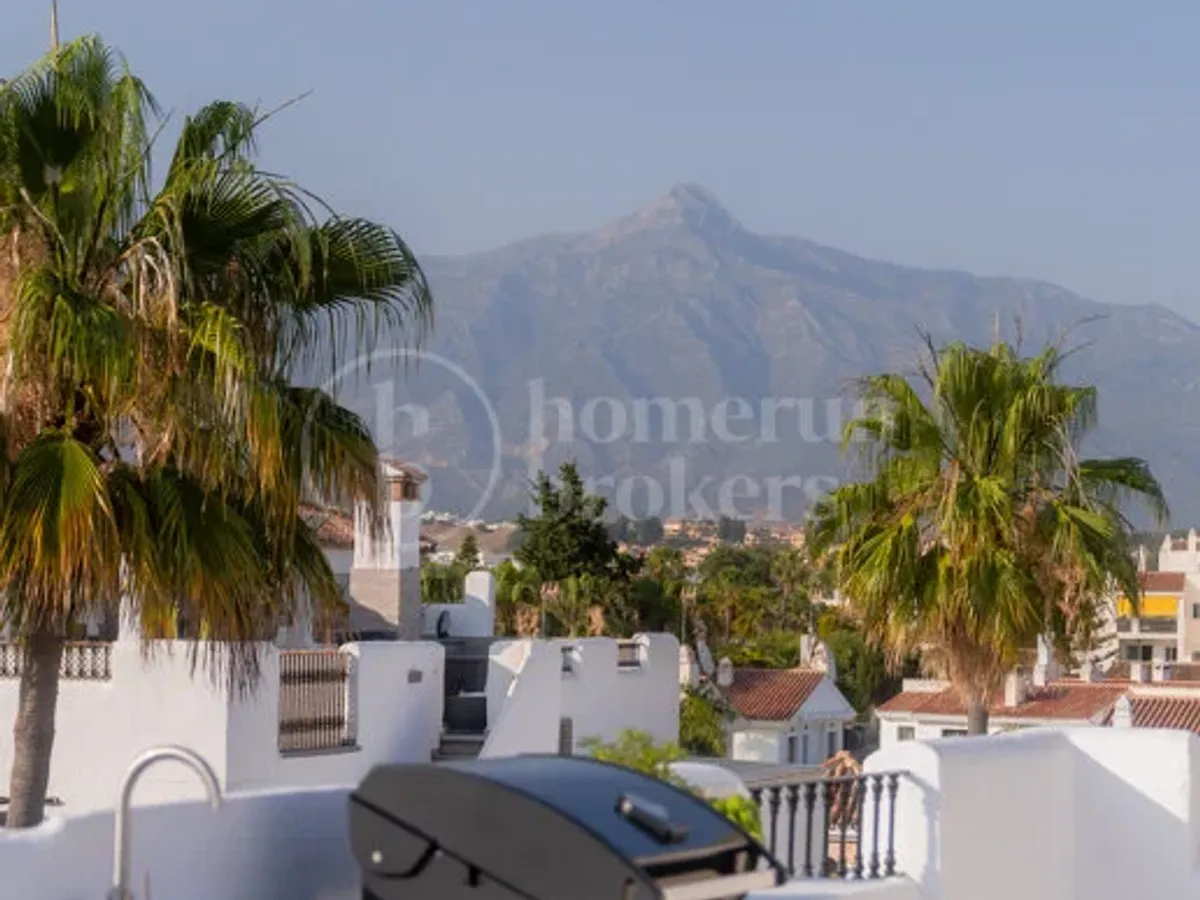 Penthouse Horizon - Elegant Three-Bedroom Duplex with Sea Views in San Pedro