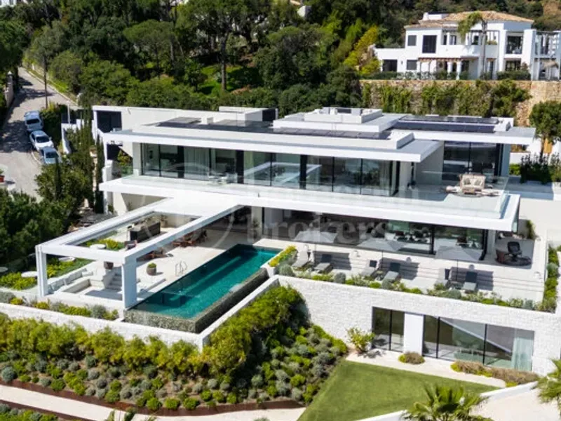 Villa Skyfall - Golf Front 5-Bedroom Villa in El Herrojo, La Quinta