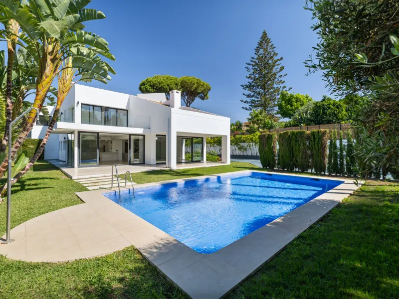 Contemporary Villa with Private Pool in Alta Vista, San Pedro de Alcántara
