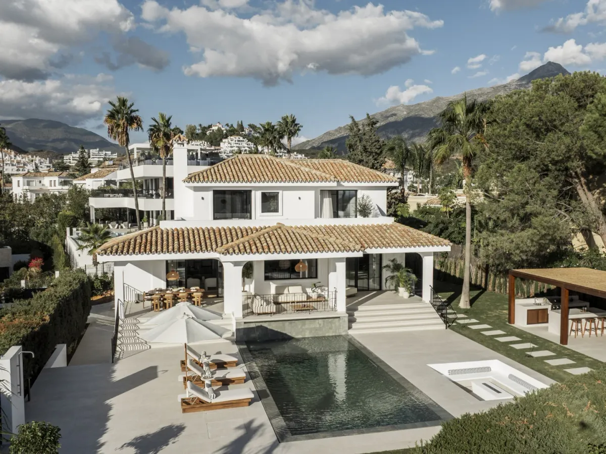 Renovated Luxury Villa in Nueva Andalucía with Golf & Sea Views and Private Spa