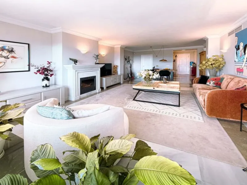 Exclusive Penthouse with Panoramic Sea Views in Monte Halcones