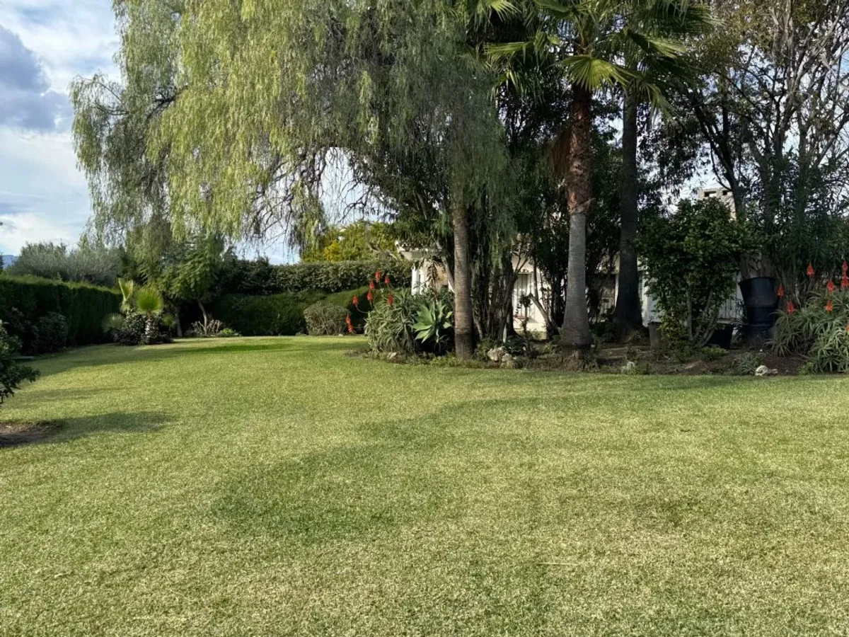 Charming Villa with Great Potential in Paraiso Medio