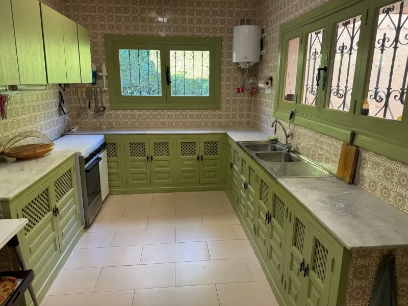 Charming Villa with Great Potential in Paraiso Medio