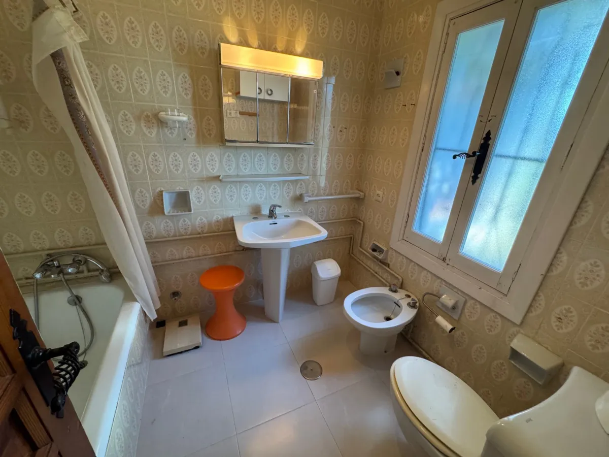 Charming Villa with Great Potential in Paraiso Medio