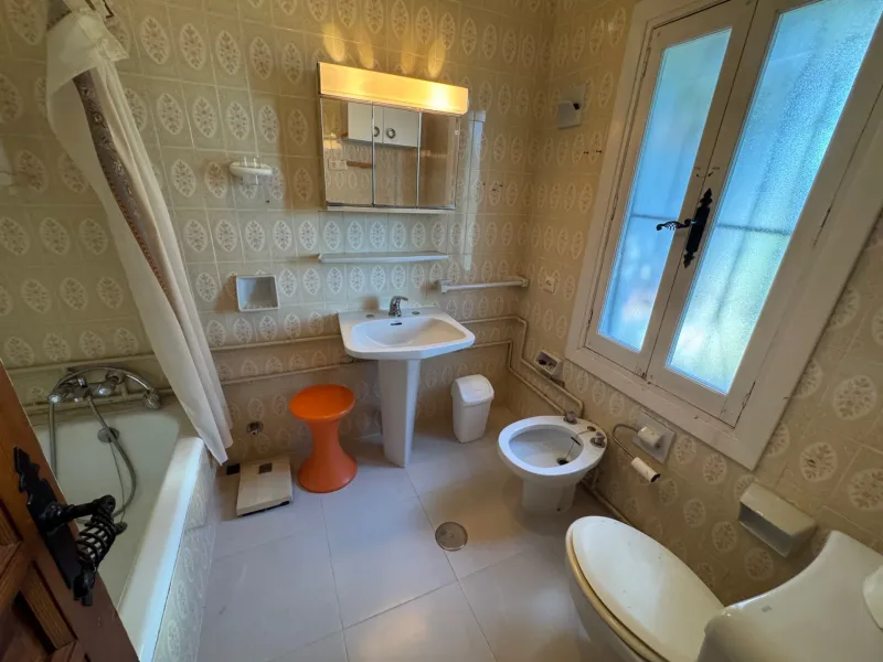 Charming Villa with Great Potential in Paraiso Medio