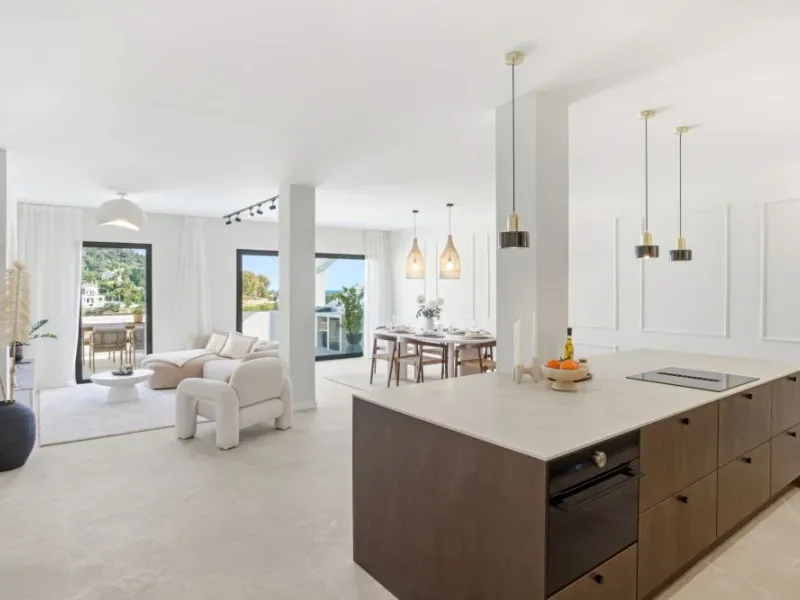 Impeccably refurbished, elevated south east facing ground-floor apartment located in the prestigious La Quinta Golf, Benahavis