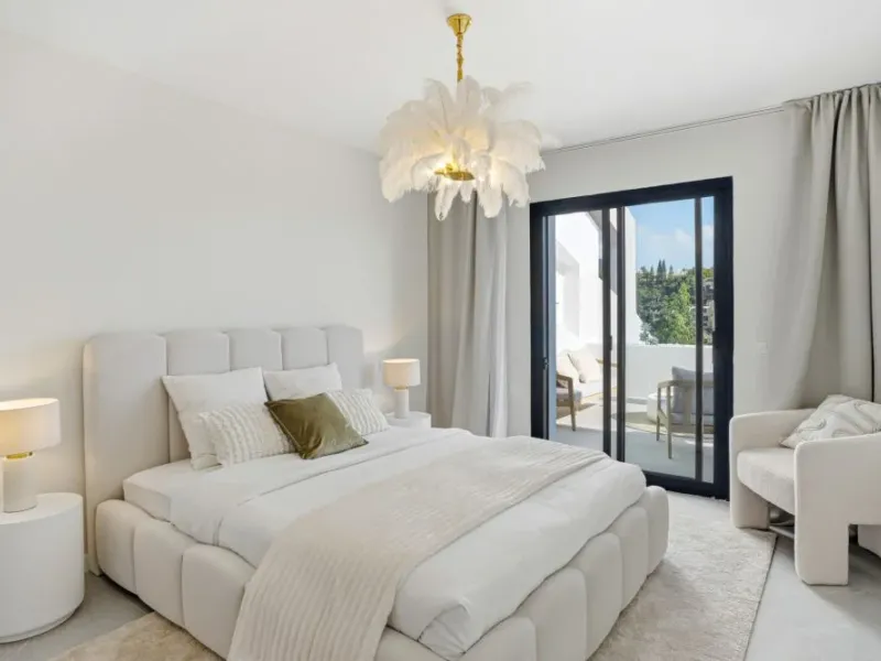 Impeccably refurbished, elevated south east facing ground-floor apartment located in the prestigious La Quinta Golf, Benahavis