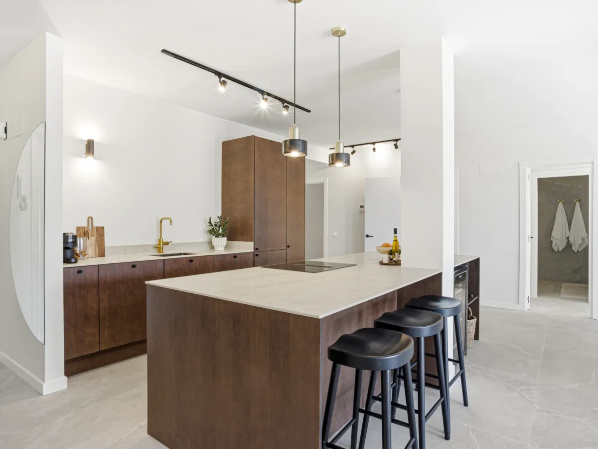 Impeccably refurbished, elevated south east facing ground-floor apartment located in the prestigious La Quinta Golf, Benahavis