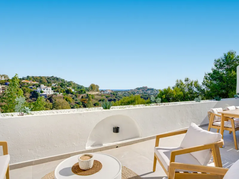 Impeccably refurbished, elevated south east facing ground-floor apartment located in the prestigious La Quinta Golf, Benahavis