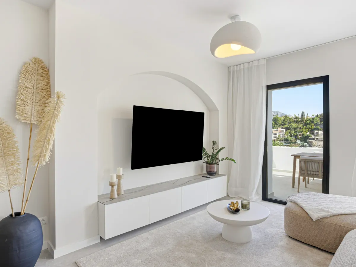 Impeccably refurbished, elevated south east facing ground-floor apartment located in the prestigious La Quinta Golf, Benahavis