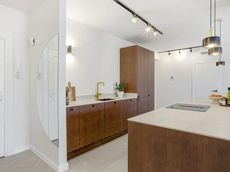 Impeccably refurbished, elevated south east facing ground-floor apartment located in the prestigious La Quinta Golf, Benahavis