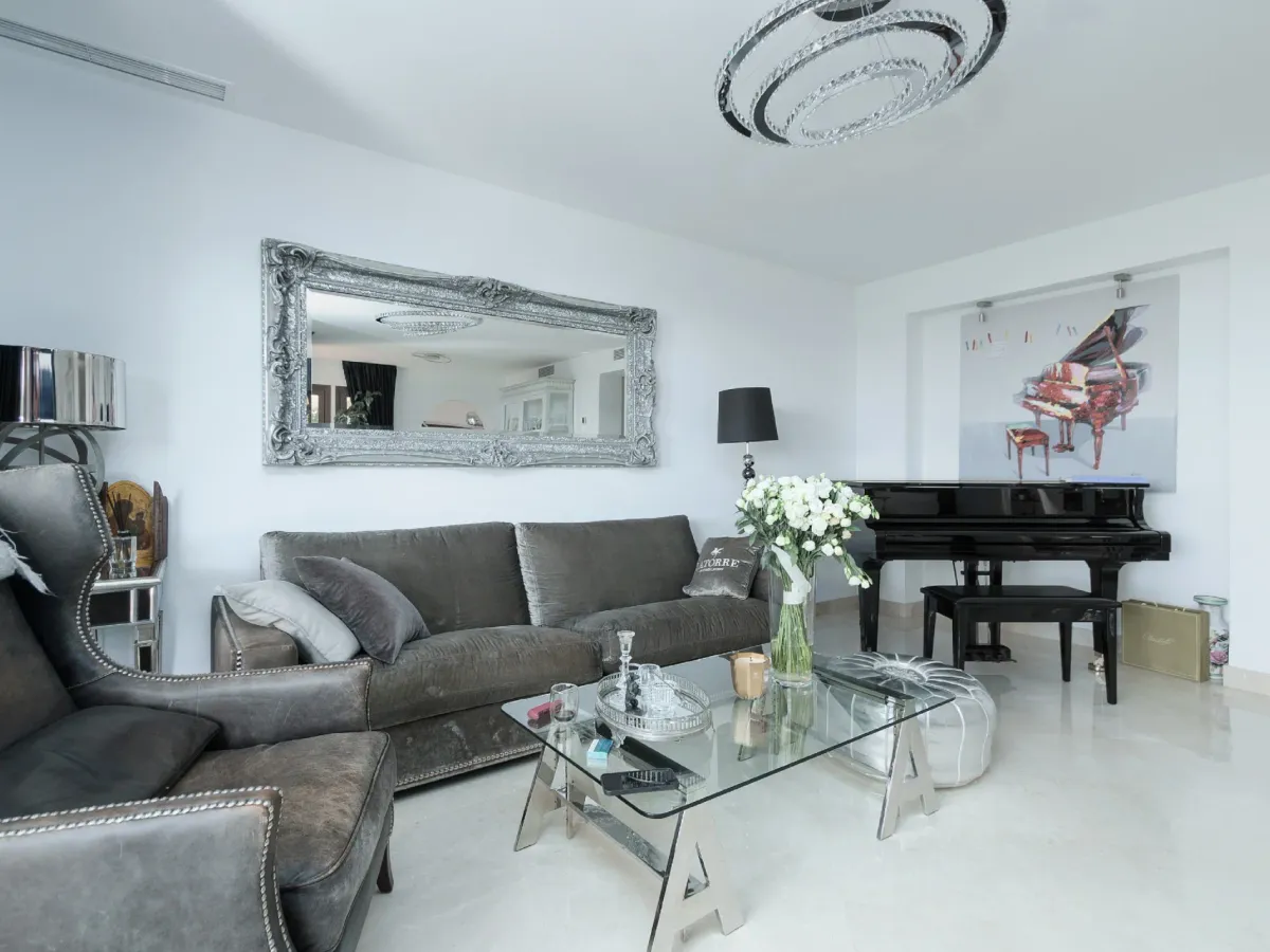 3-4 bedroom corner townhouse in the gated complex of Mirador del Paraiso