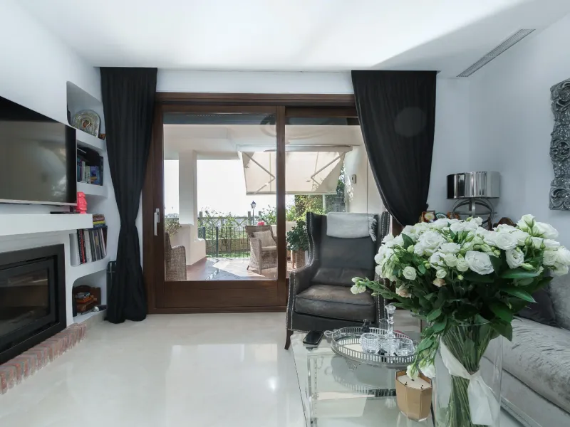 3-4 bedroom corner townhouse in the gated complex of Mirador del Paraiso