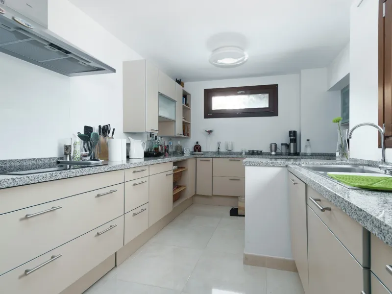 3-4 bedroom corner townhouse in the gated complex of Mirador del Paraiso