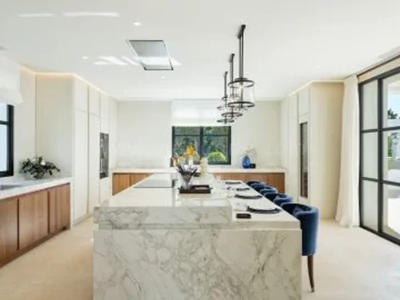 Modern Luxury Villa with Mediterranean Views in Cascada de Camoján