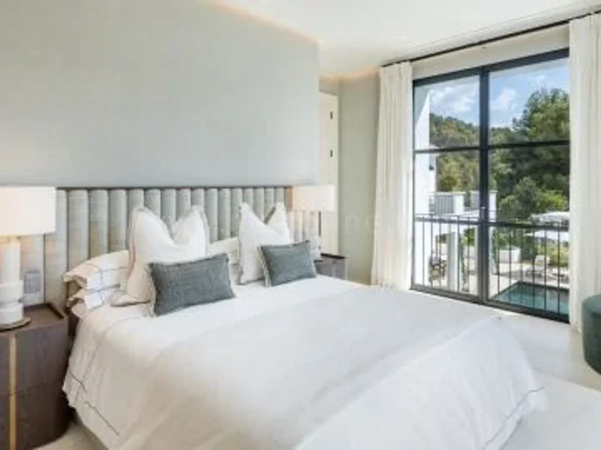 Modern Luxury Villa with Mediterranean Views in Cascada de Camoján