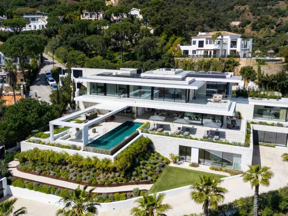 Modern Luxury Villa with Panoramic Views in El Madroñal