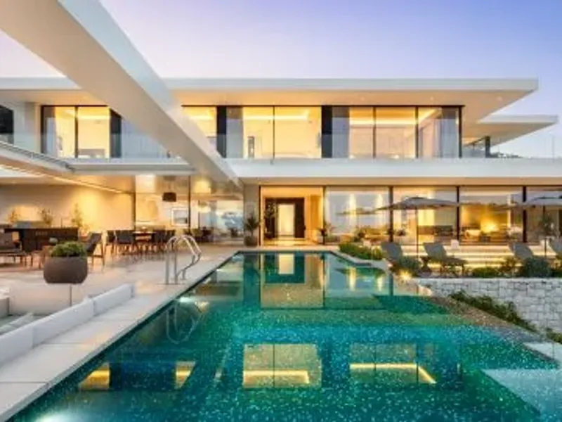 Modern Luxury Villa with Panoramic Views in El Madroñal