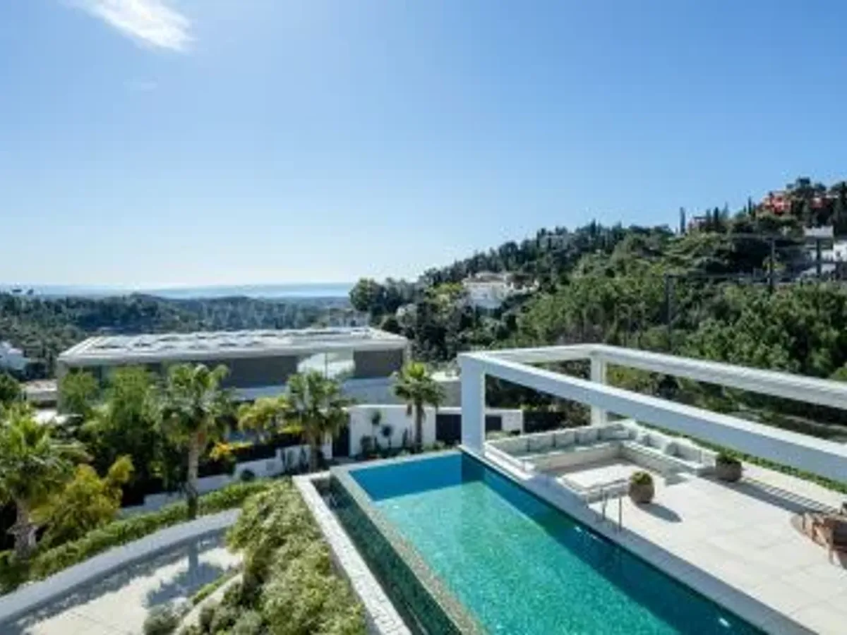 Modern Luxury Villa with Panoramic Views in El Madroñal