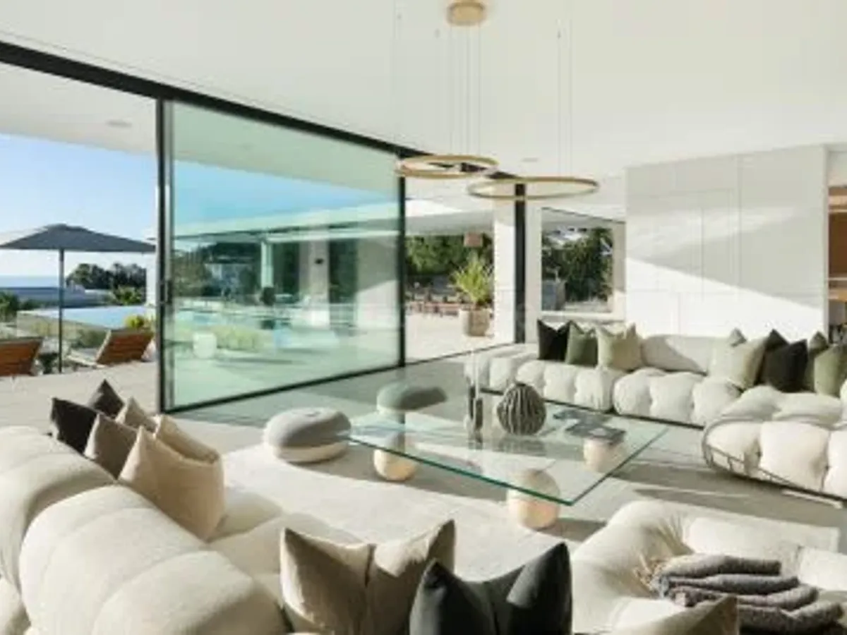 Modern Luxury Villa with Panoramic Views in El Madroñal