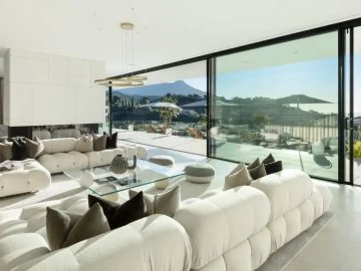 Modern Luxury Villa with Panoramic Views in El Madroñal