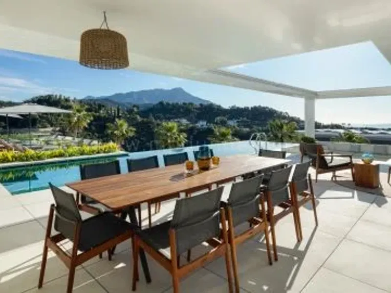 Modern Luxury Villa with Panoramic Views in El Madroñal