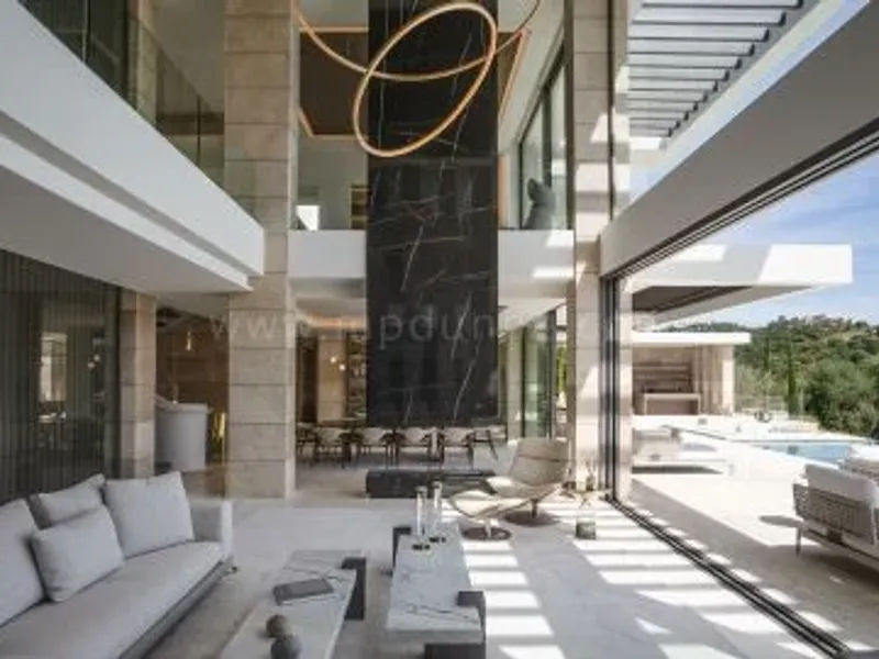 Modern Villa with Sea Views in Exclusive La Zagaleta