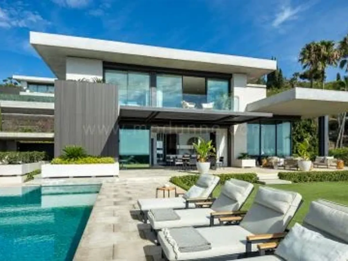 Luxury Villa with Panoramic Views in La Quinta