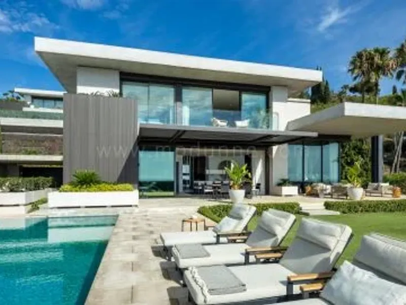 Luxury Villa with Panoramic Views in La Quinta