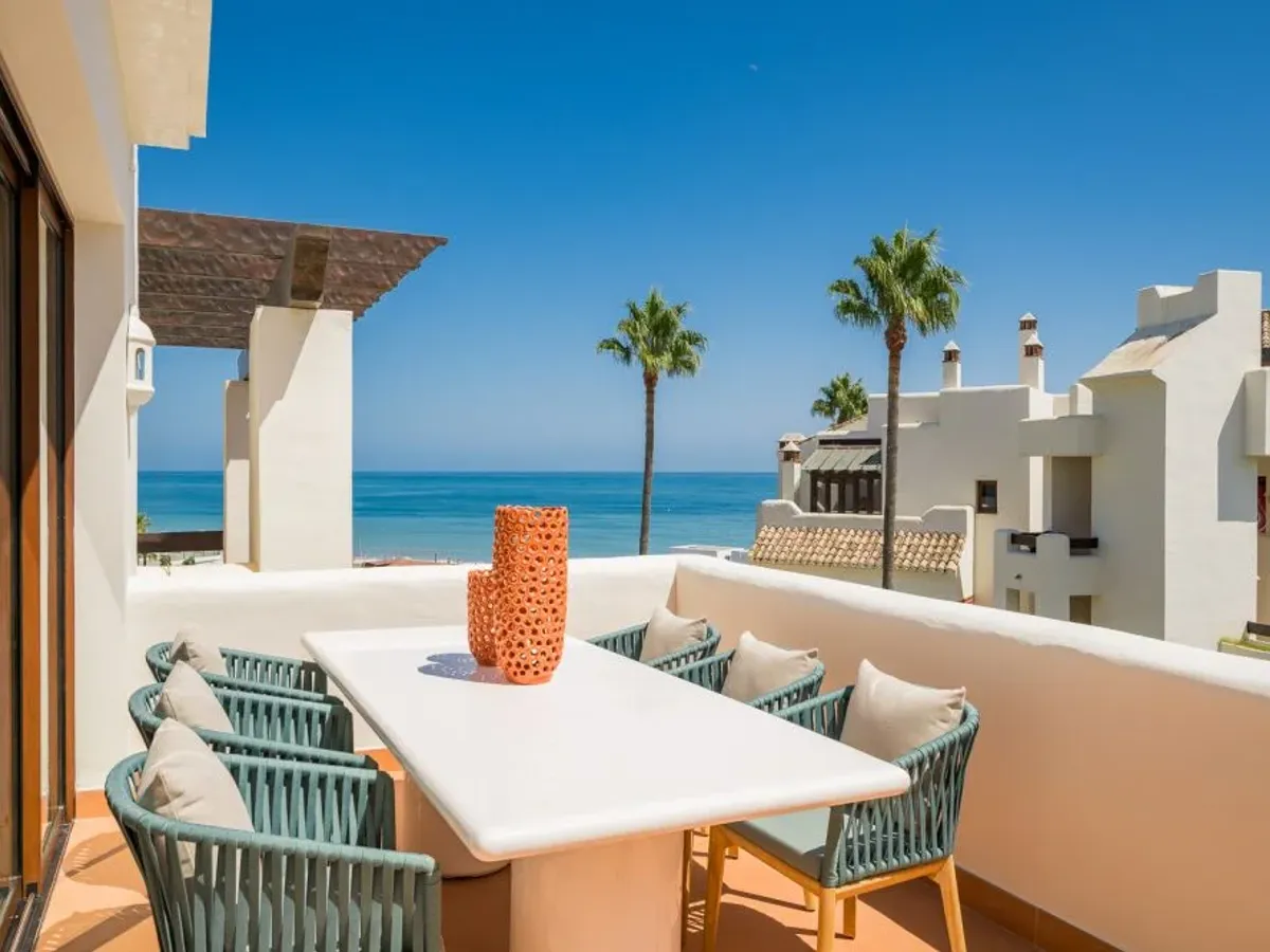 Exquisite duplex penthouse front line to the beach near Estepona town!