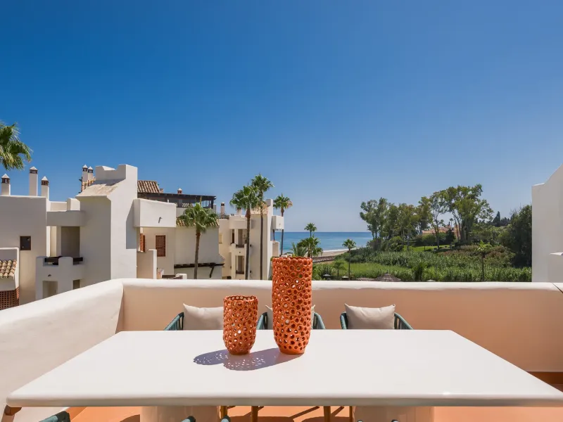 Exquisite duplex penthouse front line to the beach near Estepona town!