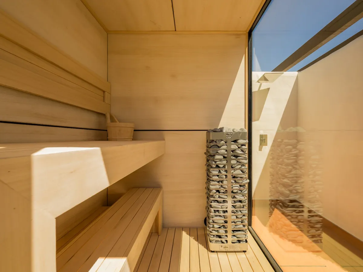 Exquisite duplex penthouse front line to the beach near Estepona town!