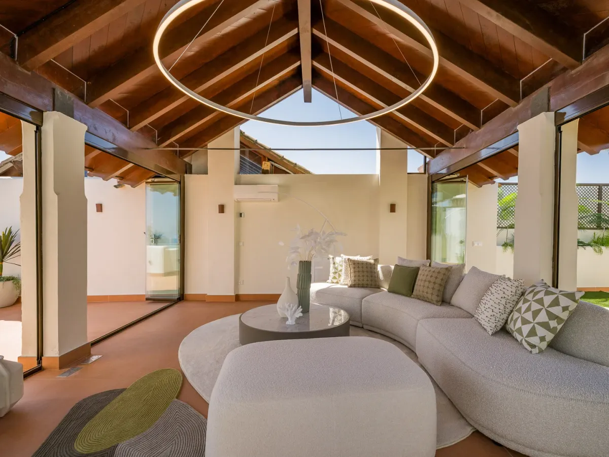 Exquisite duplex penthouse front line to the beach near Estepona town!