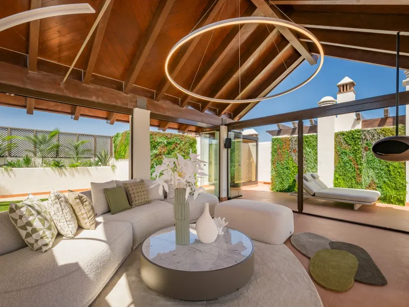 Exquisite duplex penthouse front line to the beach near Estepona town!