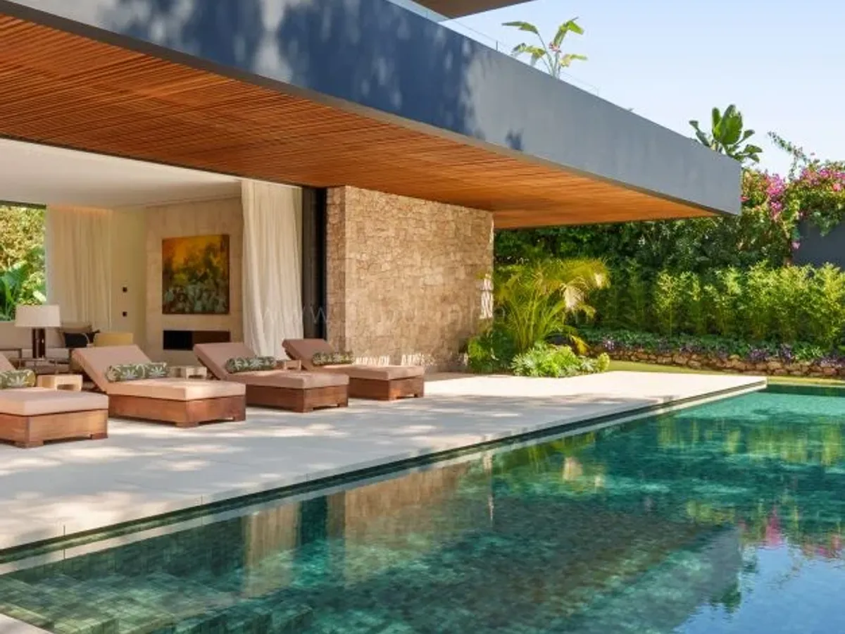 Modern Contemporary Villa with Sea Views in Parcelas del Golf