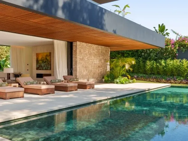 Modern Contemporary Villa with Sea Views in Parcelas del Golf