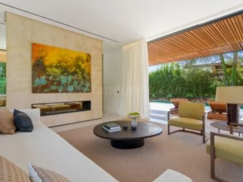 Modern Contemporary Villa with Sea Views in Parcelas del Golf