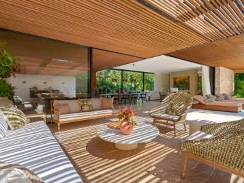 Modern Contemporary Villa with Sea Views in Parcelas del Golf